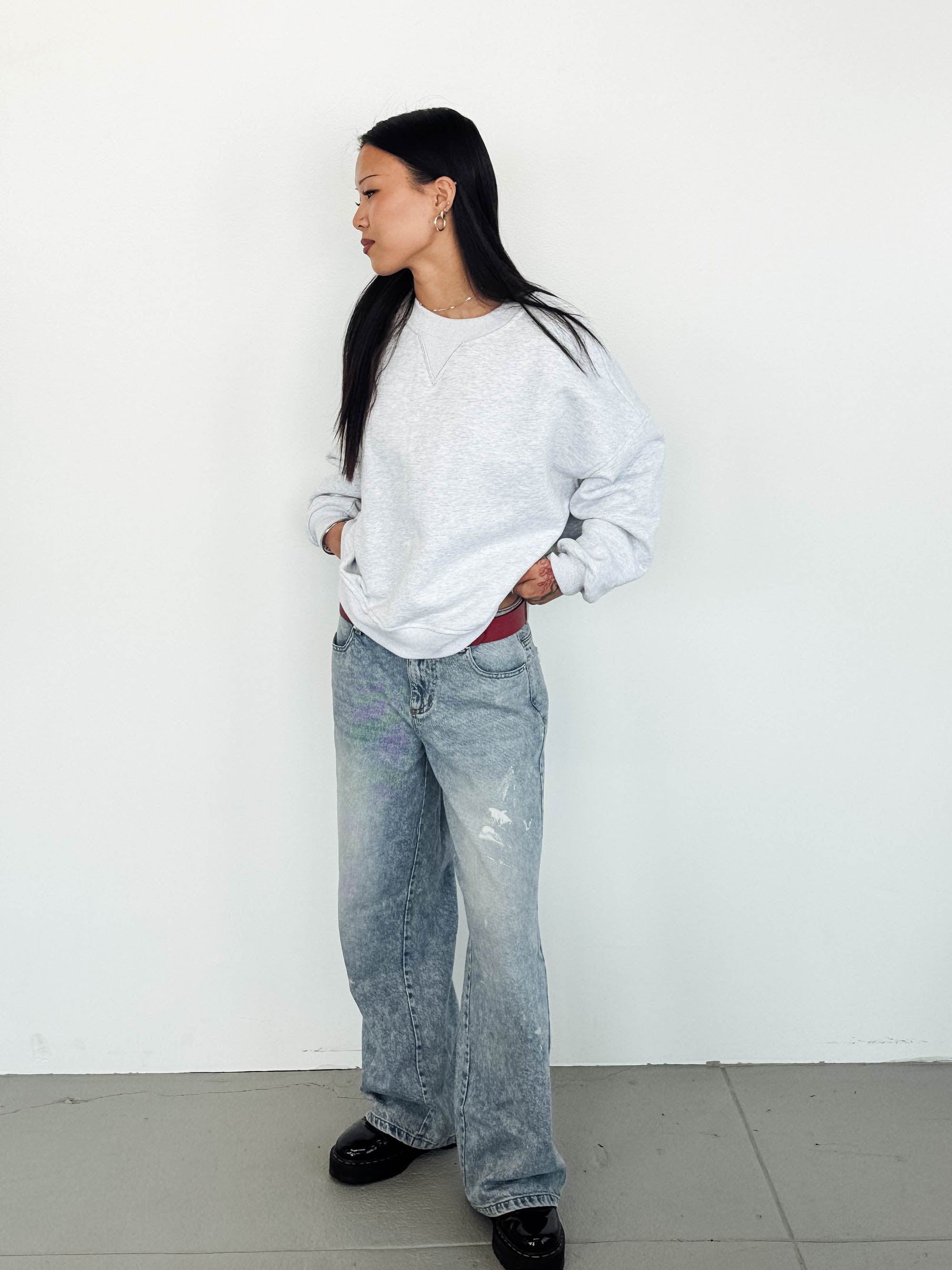 V2. Oversized Crewneck