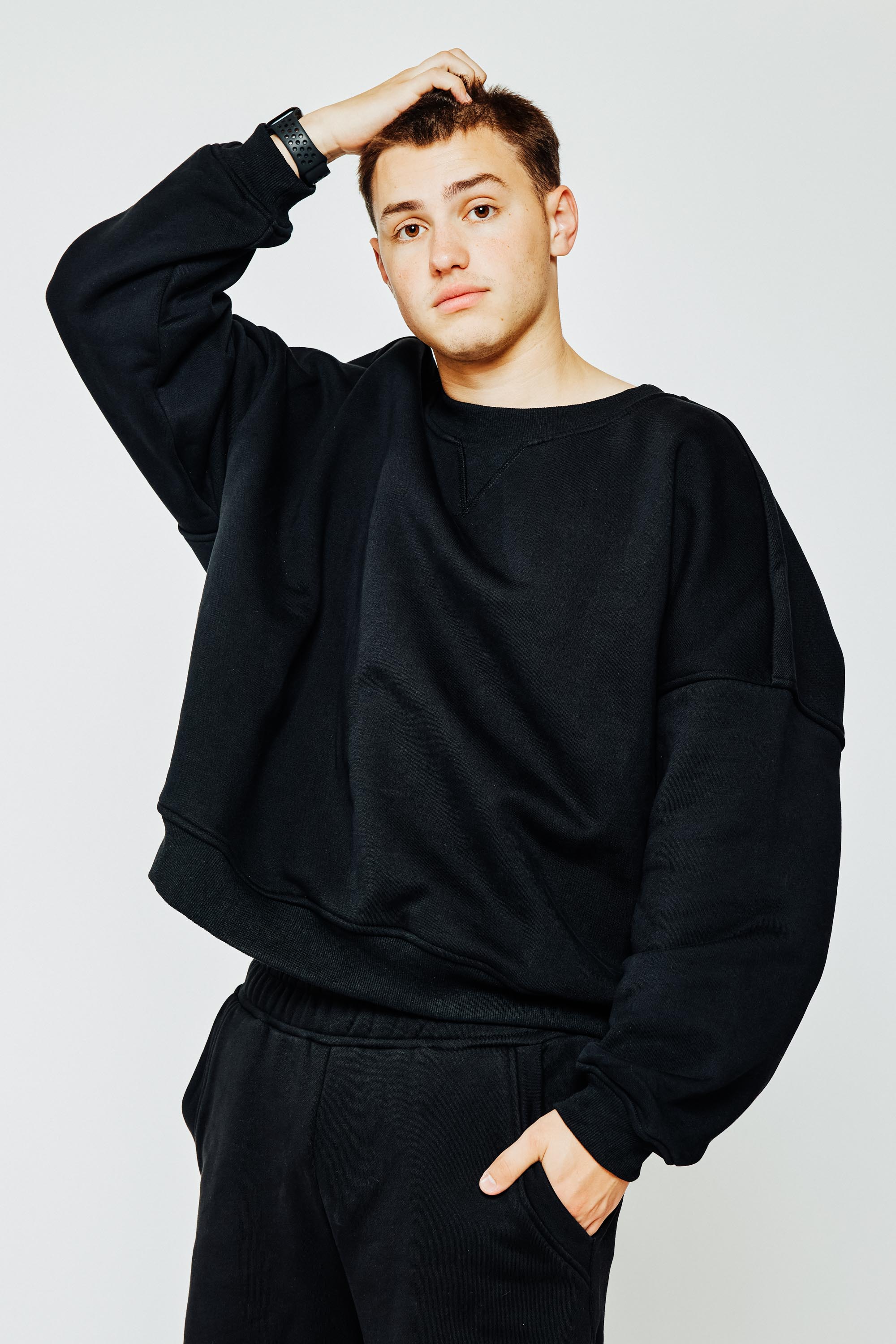 V2. Oversized Crewneck